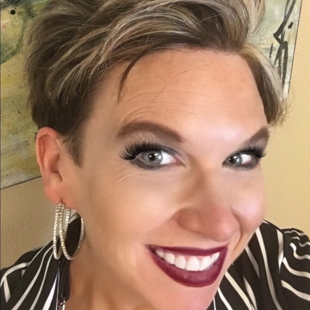Meet your Posher, Jennifer